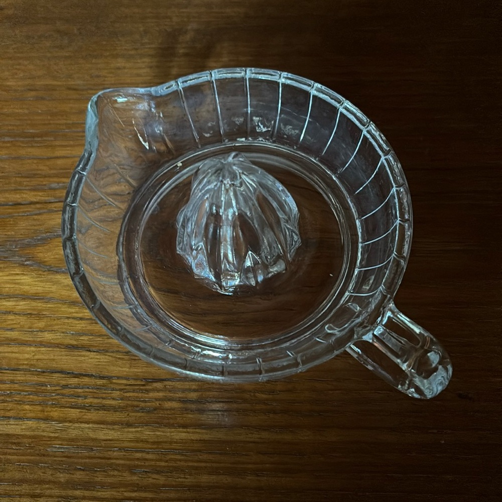 Citrus Juicer Reamer with Handle & Pour Spout